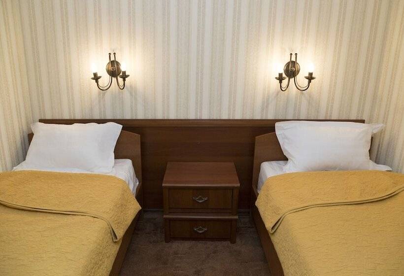 Quarto Triplo Estandar, Orfei Hotel On Bolshaya Konyushennaya