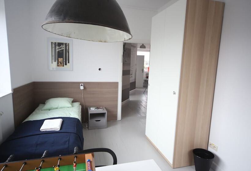 Номер Стандарт с Балконом, Sport Hostel Chodakowska Warszawa