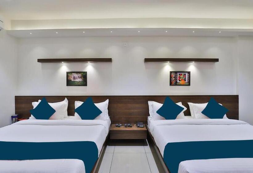 اتاق خانوادگی با چشم‌انداز باغ, Sparsh Inn  Chandkheda