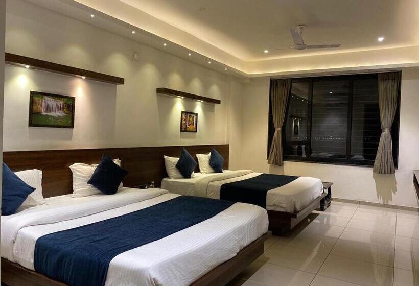 اتاق خانوادگی با چشم‌انداز باغ, Sparsh Inn  Chandkheda