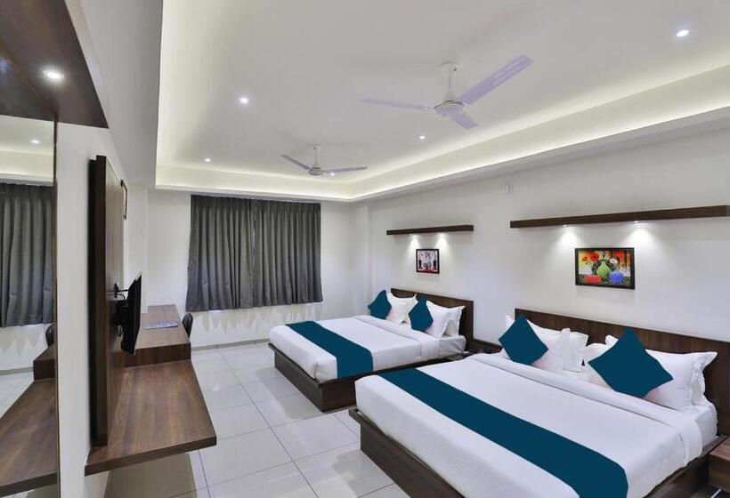 اتاق خانوادگی با چشم‌انداز باغ, Sparsh Inn  Chandkheda