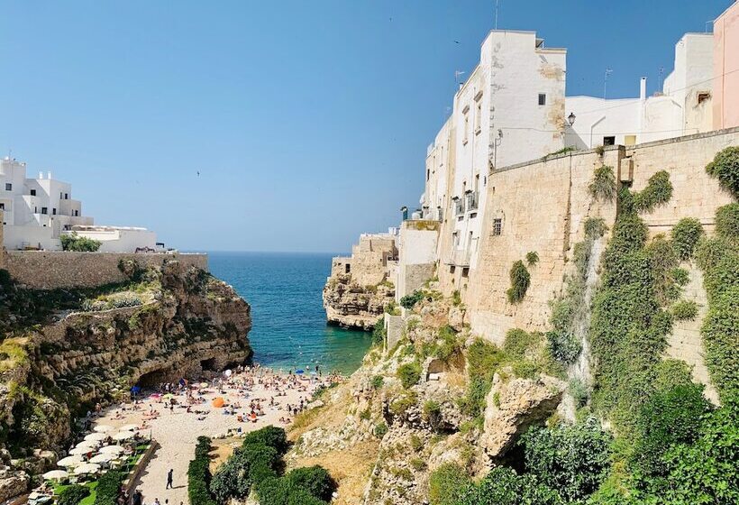 اتاق لوکس با بالکن و چشم‌انداز دریا, Posea  Polignano Sea Suites