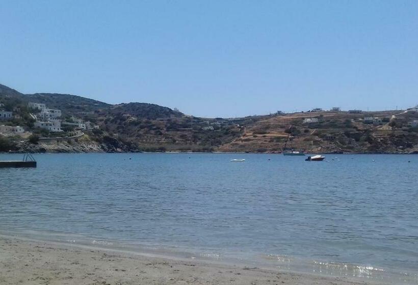 اتاق لوکس سه تخته, Aphrodite Hotel Syros