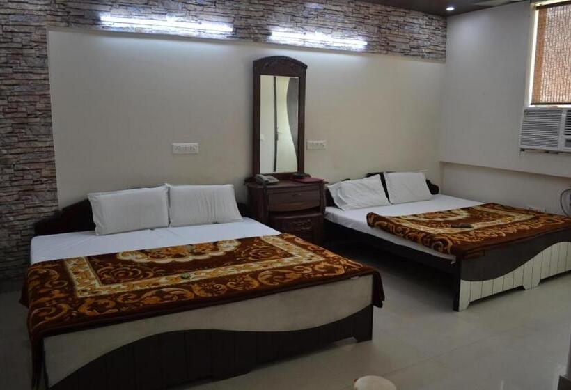 Трехместный Номер Классика, Jigyasa By Mayda Hospitality Pvt. Ltd