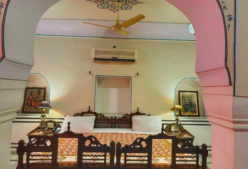اتاق لوکس, Saba Haveli