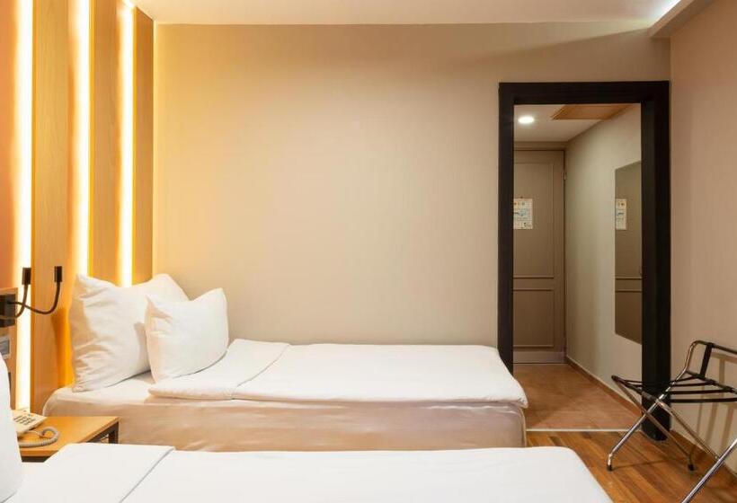 اتاق کلاسیک سه تخته, Antik Hotel Istanbul