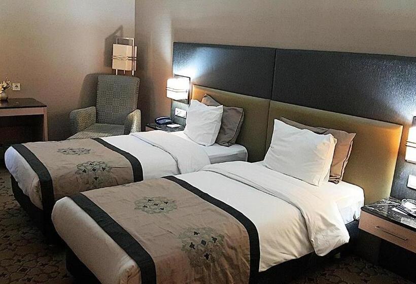 اتاق اکونومی یک تخته, Darkhill