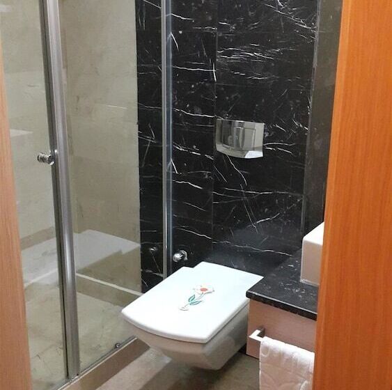 اتاق اکونومی یک تخته, Darkhill