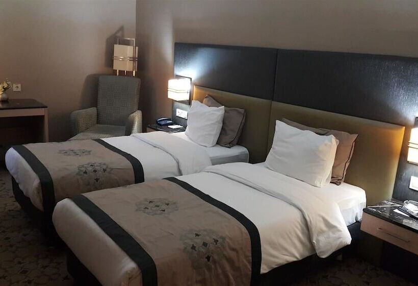 اتاق اکونومی یک تخته, Darkhill