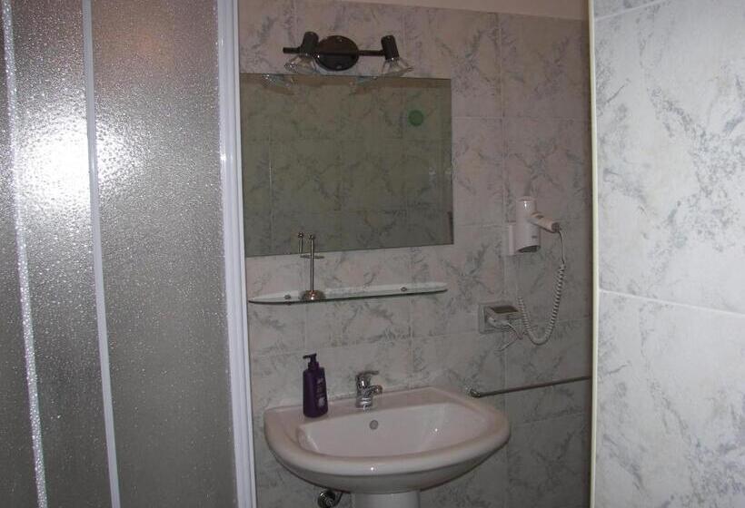 Номер Стандарт Трехместный, Villa Nike B&b