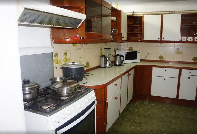 اتاق استاندارد, Happy House