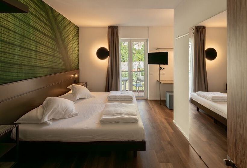 Quarto Estandar Vista Montanha, Baia Azzurra   Lake Front