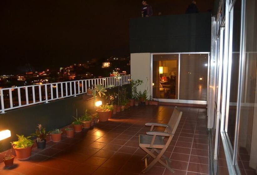 1 Bedroom Penthouse Apartment, Casal São João Cottages