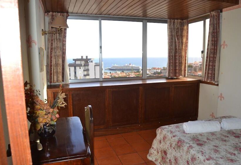 1 Bedroom Penthouse Apartment, Casal São João Cottages