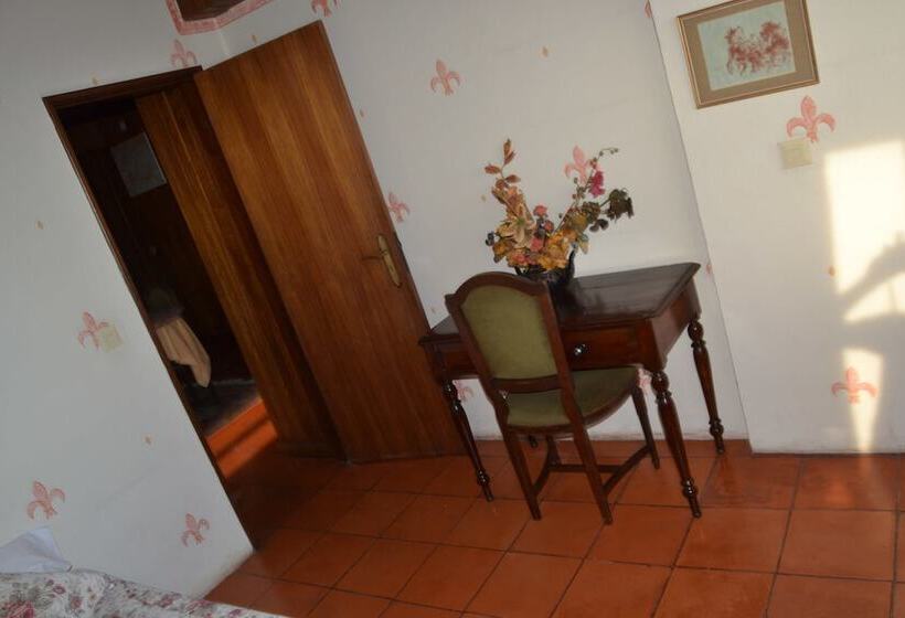 1 Bedroom Penthouse Apartment, Casal São João Cottages