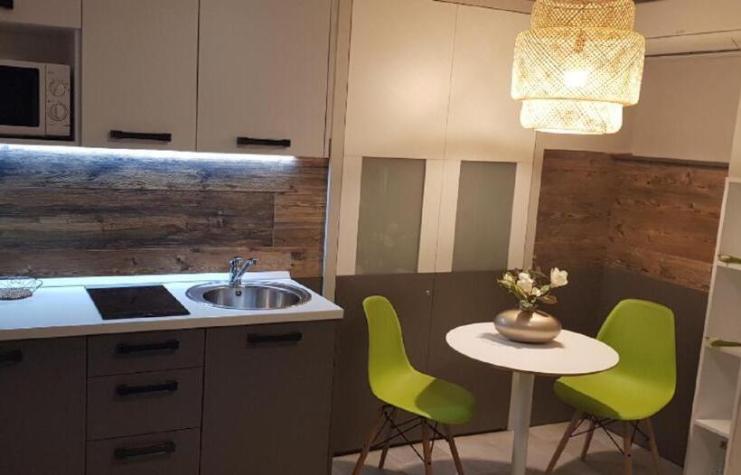 스탠다드 스튜디오, Apartments Giron