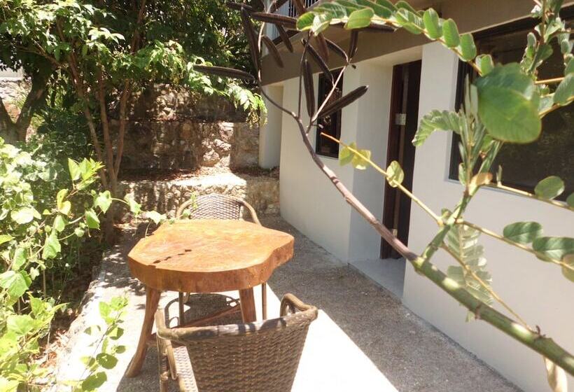 اتاق سوپریور, The Riverhouse