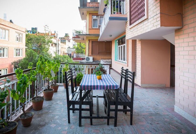 اتاق استاندارد یک تخته با بالکن, Kathmandu Nomad