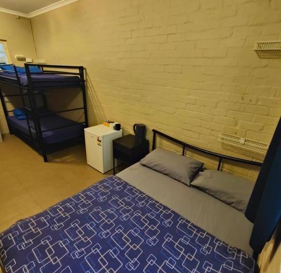 4인용 스탠다드 룸, Newtown Backpackers