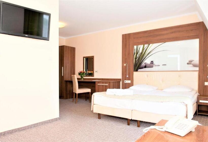 استودیوی لوکس, Puchacz  Spa
