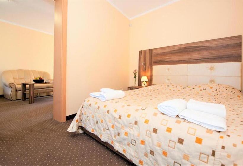 استودیوی استاندارد, Puchacz  Spa
