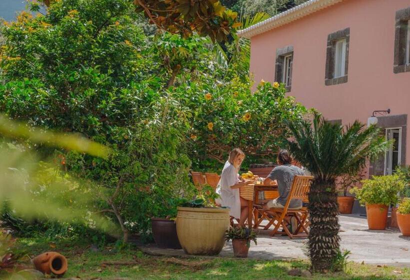 ویلای استاندارد با چشم‌انداز باغ, Madeira Surf Lodge
