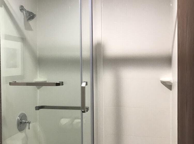 Номер Deluxe, La Quinta Inn By Wyndham St. Louis Hazelwood  Airport North