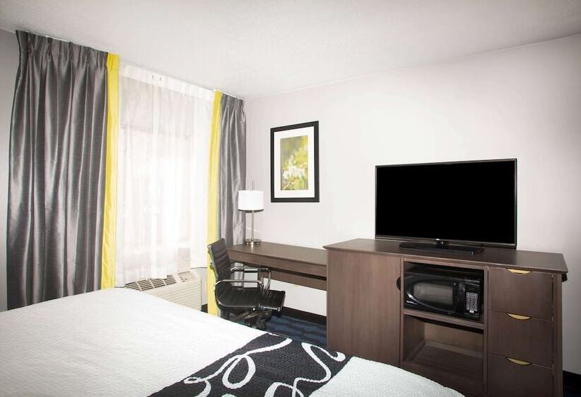 Номер Deluxe Адаптированный для Инвалидов, La Quinta Inn By Wyndham St. Louis Hazelwood  Airport North
