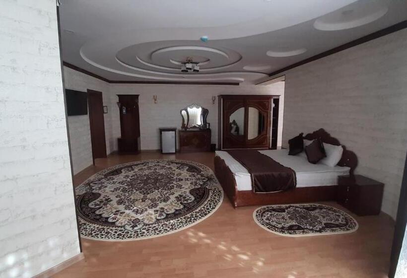 اتاق لوکس, Said Islom Khoja