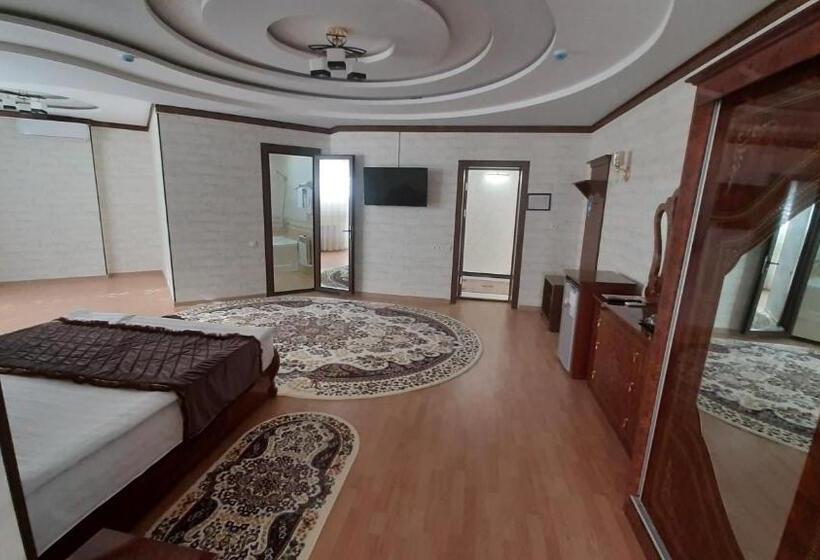 اتاق لوکس, Said Islom Khoja