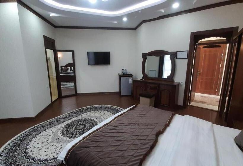 اتاق لوکس, Said Islom Khoja