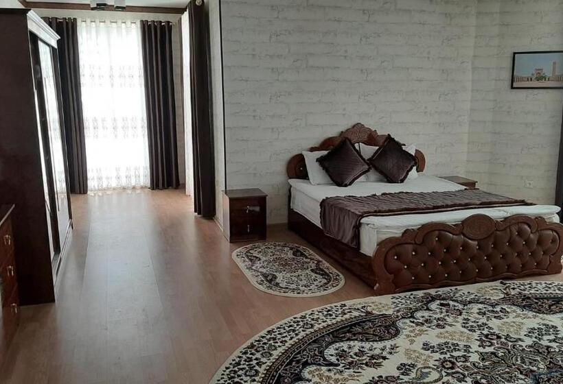 اتاق لوکس, Said Islom Khoja