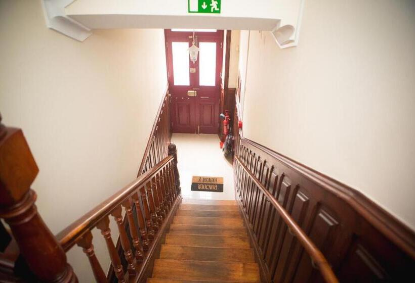 اتاق استاندارد, Bruma Hostel