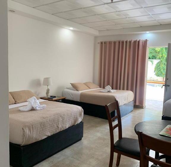 Семейный Номер, Coronado Inn
