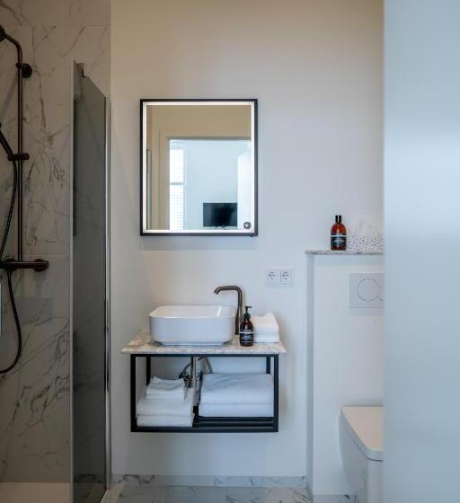 اتاق لوکس با تخت بزرگ, Bella Vista