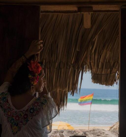 اتاق استاندارد با سرویس بهداشتی مشترک, La Máxima & Lgbt
