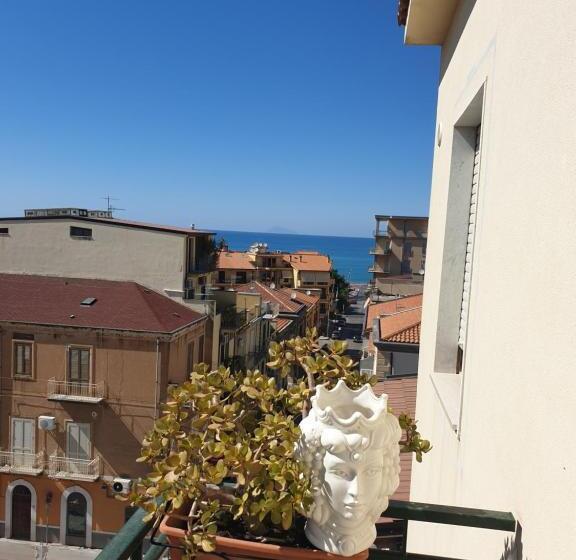 اتاق لوکس با چشم‌انداز دریا, I Mori In Campidoglio Affitta Camere