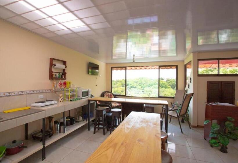 غرفة قياسية رباعية, Flor De Katty Hostel Airport