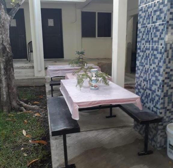 اتاق اکونومی, Bea Rooms And Studios