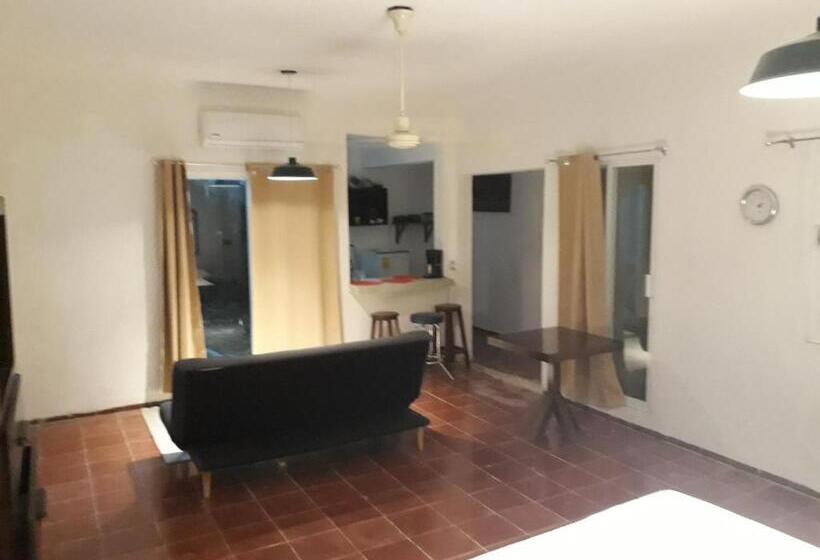 اتاق راحتی سه تخته, Bea Rooms And Studios