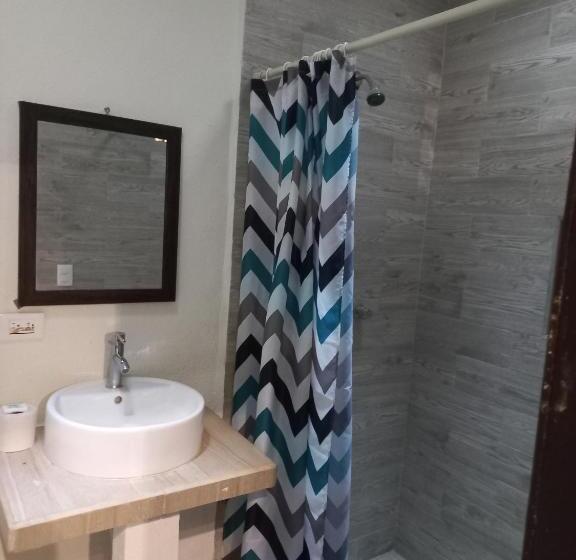 اتاق اکونومی, Bea Rooms And Studios
