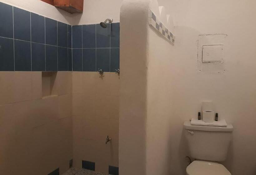 اتاق راحتی سه تخته, Bea Rooms And Studios