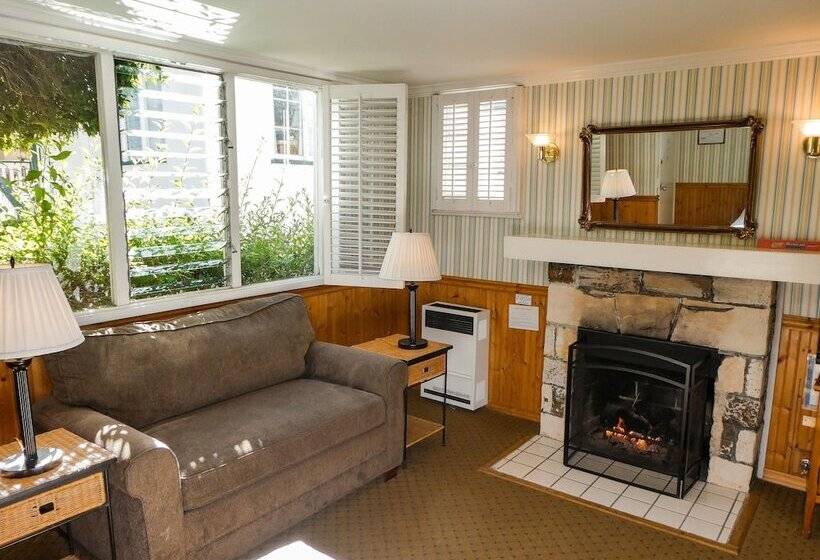 Номер Стандарт, Carmel Fireplace Inn