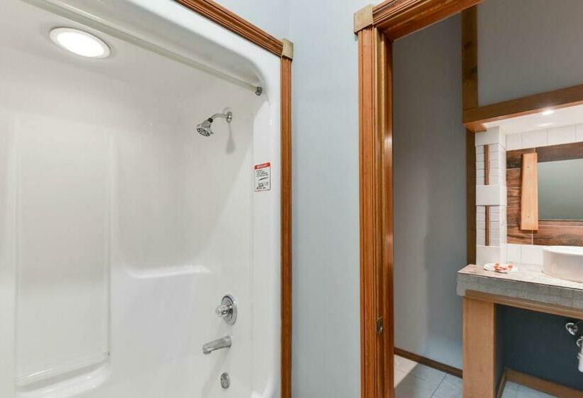 اتاق استاندارد, Casa Loma Economy Inn