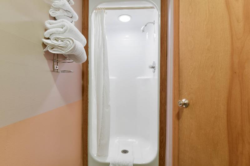 اتاق استاندارد, Casa Loma Economy Inn