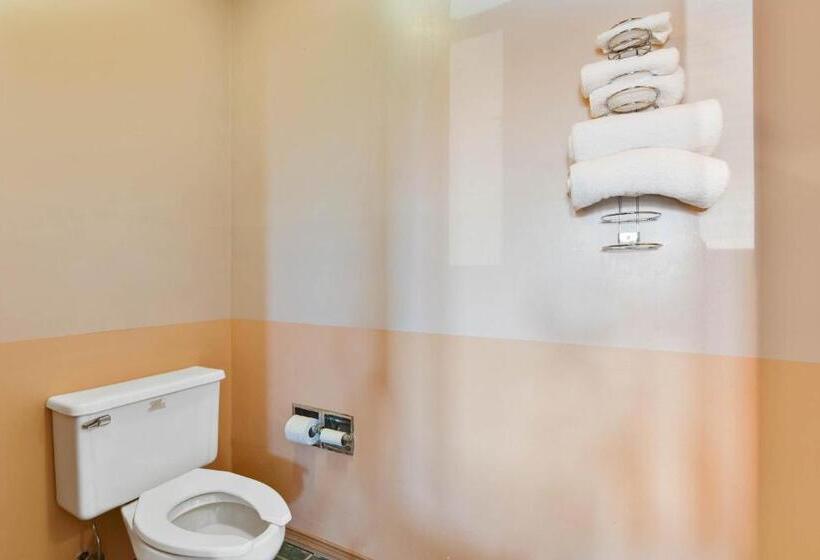 سوئیت با وان آب گرم, Casa Loma Economy Inn