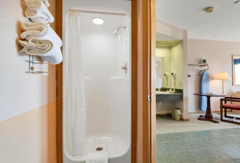 سوئیت با وان آب گرم, Casa Loma Economy Inn