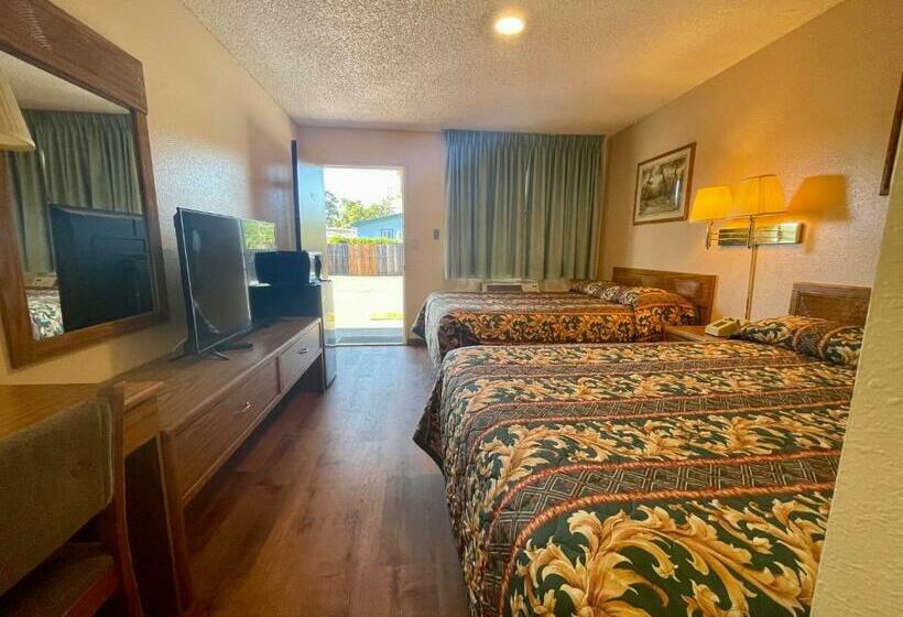 스탠다드 룸 더블 침대 2개, Regency Inn Lakeport