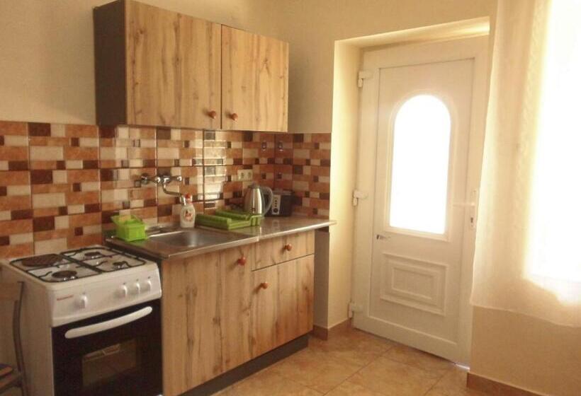 اتاق سوپریور سه تخته, Napfény Apartman