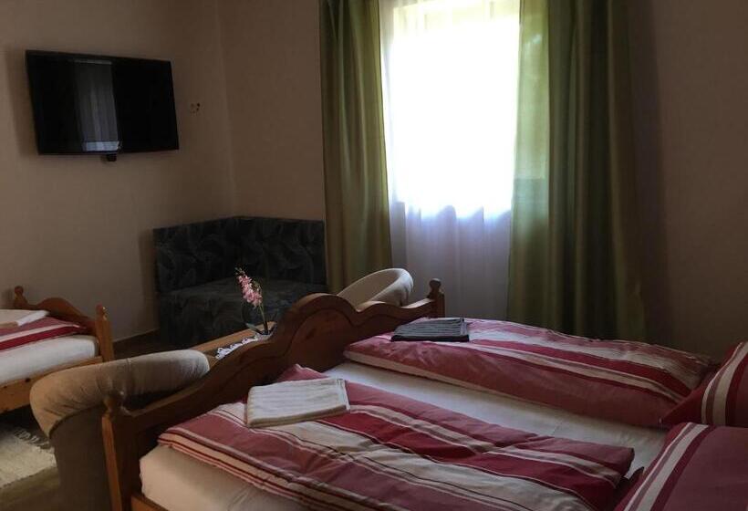 اتاق سوپریور سه تخته, Napfény Apartman